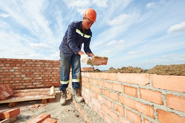 What Is the Difference Between a Bricklayer and a Mason? - Training ...
